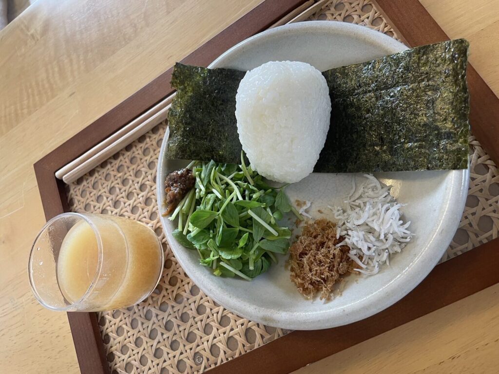 カフェで提供する付けむすび